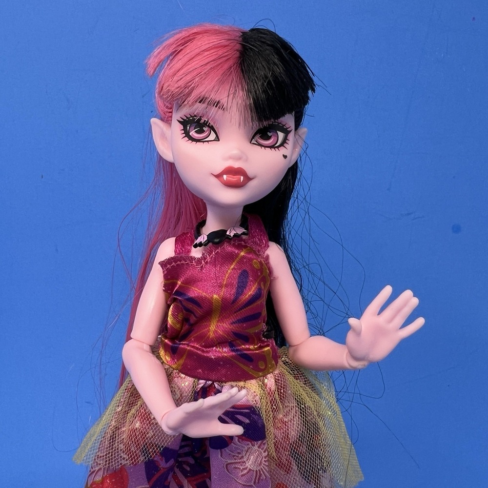 Monster High Draculaura G3 Doll 2022‎ Pink Dress Long Hair Mattel Fashion Toy